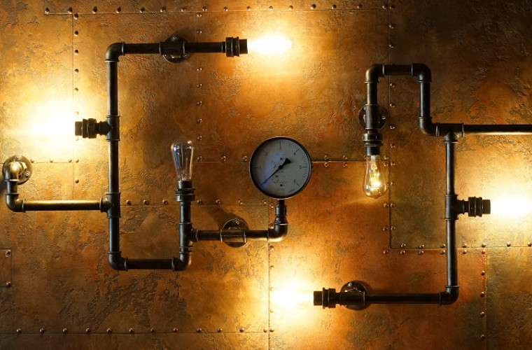 Pressure clock and pipes